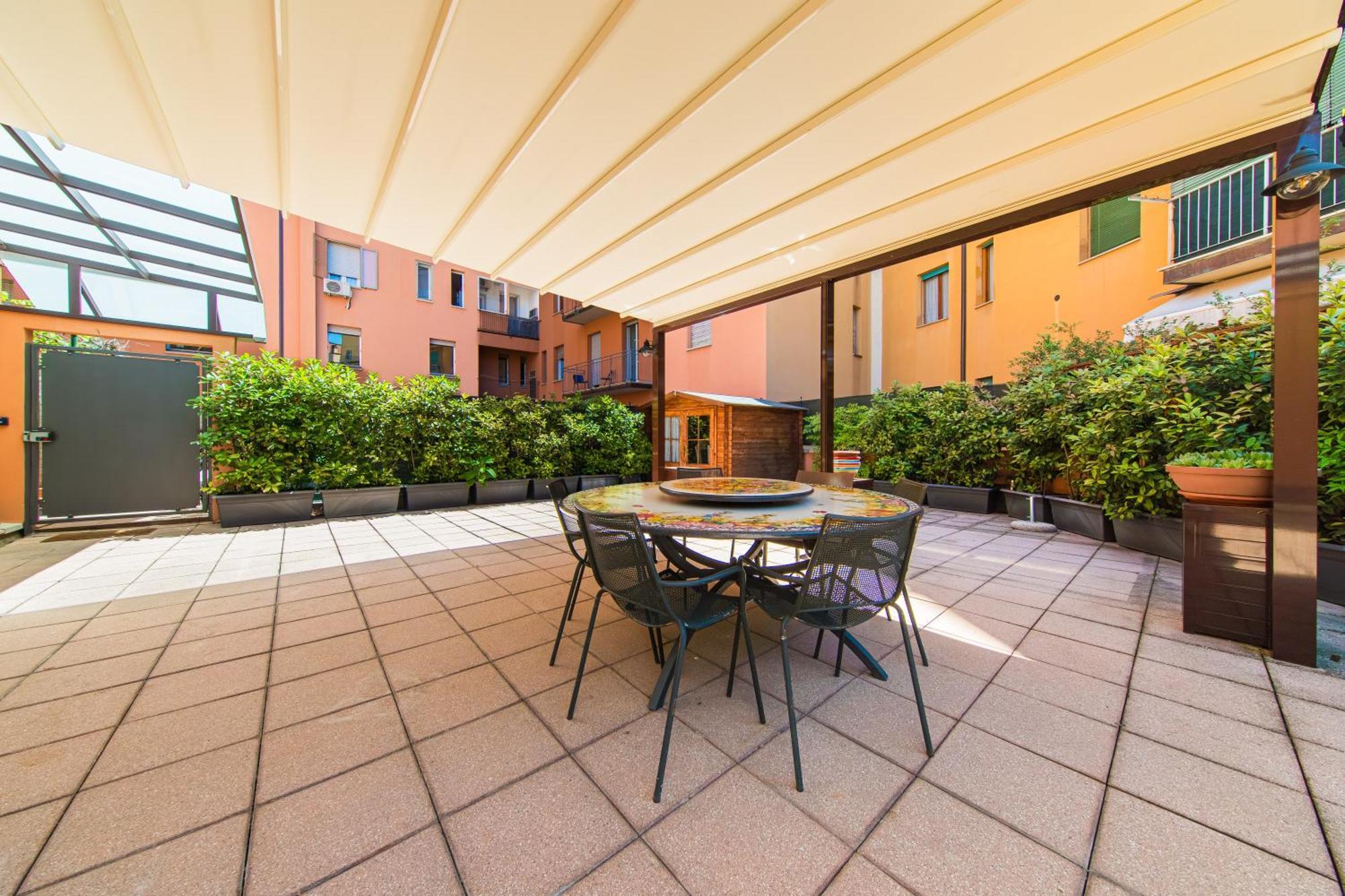 Nettuno Apartment - Private Garden In Bologna Center ภายนอก รูปภาพ
